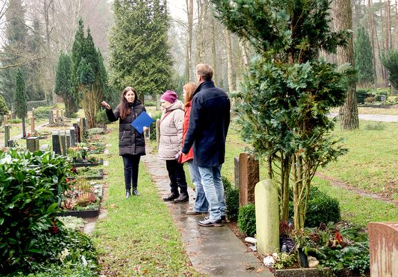 Sandra Poschmann berät Familien individuell zu verschiedenen Bestattungsformen