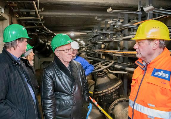 Mitte Februar besichtigten Mitglieder des SAE-Werkausschusses mit großem Interesse den unterirdischen Kollektor auf dem Großen Dreesch
