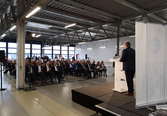 Rund 80 Unternehmer waren der Einladung die Hallen des Nahverkehrs Schwerin gefolgt