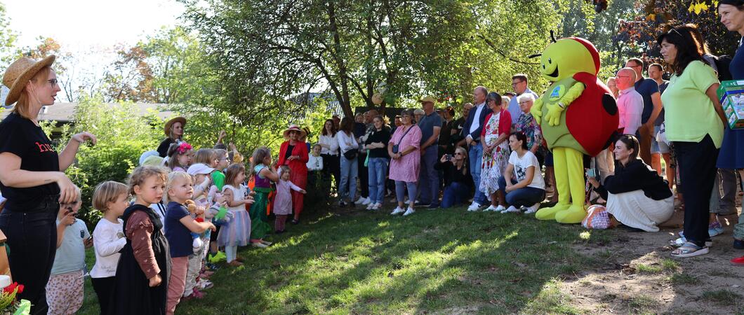 lücklich waren die Mädchen und Jungen heute am Weltkindertag bei der Jubiläumsfeier der Kita gGmbH-Einrichtung genauso wie Geschäftsführerin Anke Preuß, Leiterin Christin Berger sowie die Pädagogischen Fachkräfte.