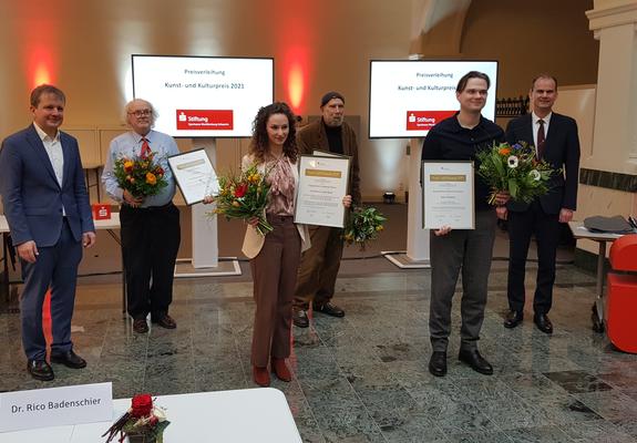Die Stiftung der Sparkasse lobt zum neunten Mal den Kunst- und Kulturpreis der Landeshauptstadt Schwerin aus. Viele hervorragende Preisträger konnten diese Ehrung in den vergangenen acht Jahren bereits entgegennehmen.