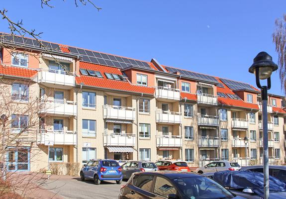Als Gründungsmitglied der hiesigen Klima Allianz hat sich auch die Schweriner Wohnungsbaugenossenschaft das Thema Klimaschutz fest auf die Fahnen geschrieben. Klar ist, dass Neubauten nach den aktuellsten energetischen Standards errichtet werden.