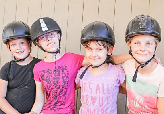 Erinnerung an neue Freundschaften auf dem Reiterhof im Sommer 2018 – auch in diesem Jahr ermöglicht die SWG Kindern aus ihrer Genossenschaft tolle Ferien
