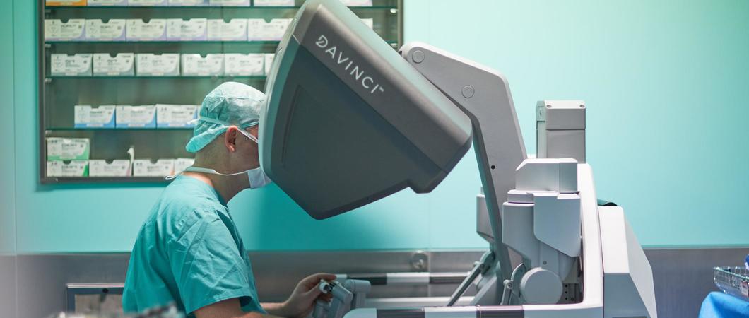 Auch die Klinik für Gynäkologie nutzt seit Oktober das roboterassistierte Operationssystem DaVinci.