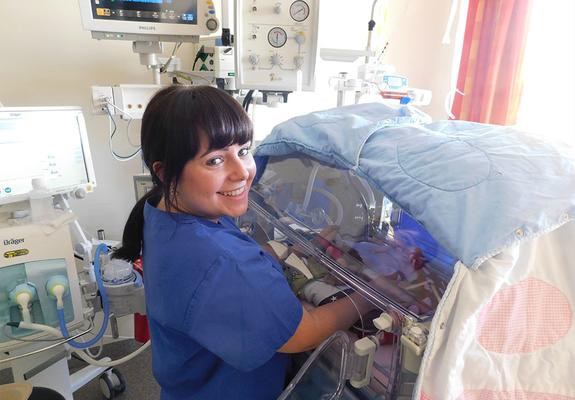 Auf der Neonatologie arbeitet ein multiprofessionelles Team für das Wohl frühgeborener Babys