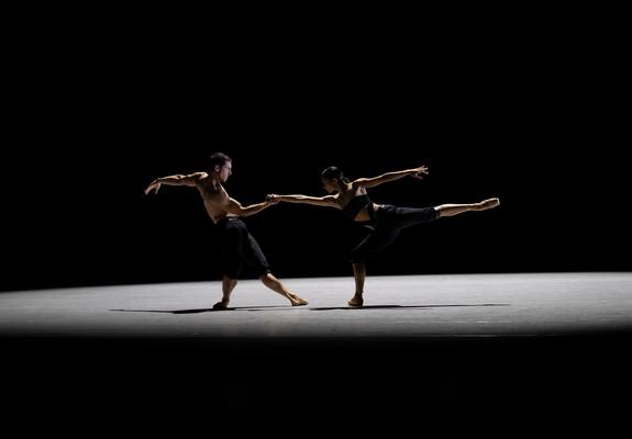 Die Companie Ballett X Schwerin präsentiert ihre erste Premiere der Spielzeit am Freitag, den 28. Oktober um 19.30 Uhr im Großen Haus des Mecklenburgischen Staatstheaters.