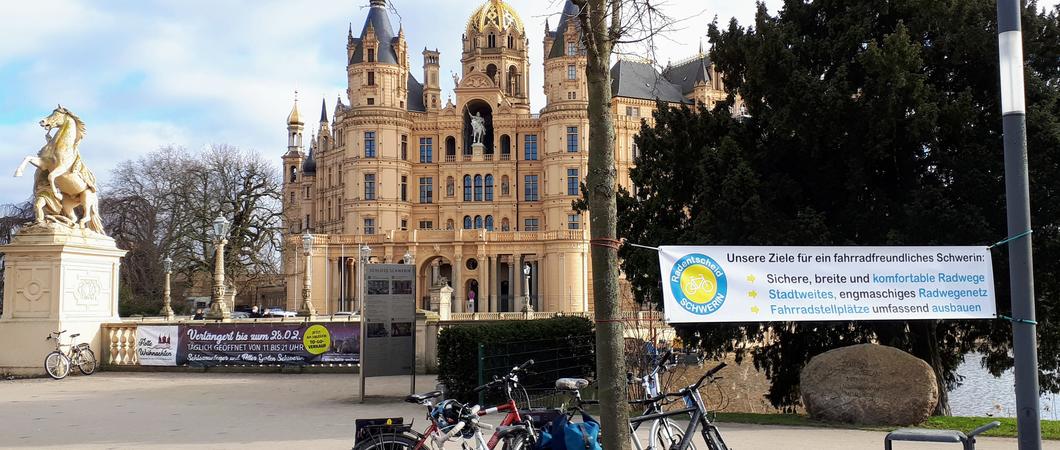 Beim Radentscheid läuft der Countdown. Bis zum 10. April werden noch Unterschriften gesammelt, um dem Bürgerbegehren mehr Nachdruck zu verleihen.