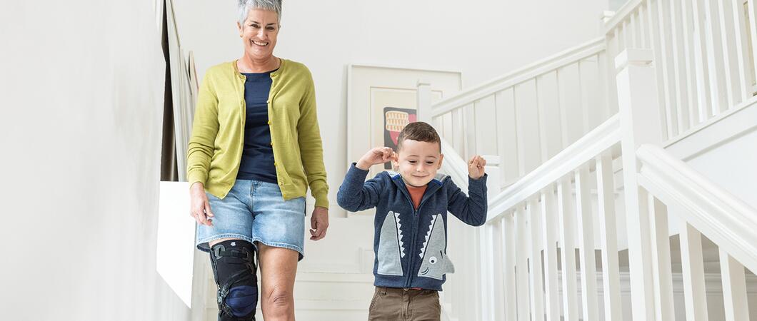 Die Im März bietet STOLLE Menschen mit Kniebeschwerden durch Gonarthrose wieder die Möglichkeit, sich über Hilfsmittel des Unternehmens Bauerfeind  zu informieren, diese vor Ort auszuprobieren und die Wirkung kennenzulernen.