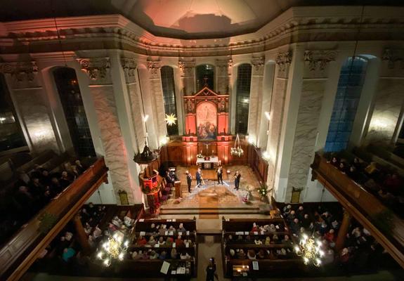 Nach einem Jahr pandemiebedingter Pause kann die traditionelle Veranstaltung „Musik & Texte zum Advent“ in der Schelfkirche wieder stattfinden – und zwar am 15. Dezember um 18 Uhr.