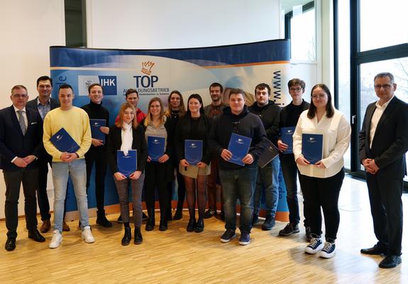 15 Absolventen aus Ausbildungsunternehmen in Westmecklenburg wurden ausgezeichnet, Foto: IHK zu Schwerin
