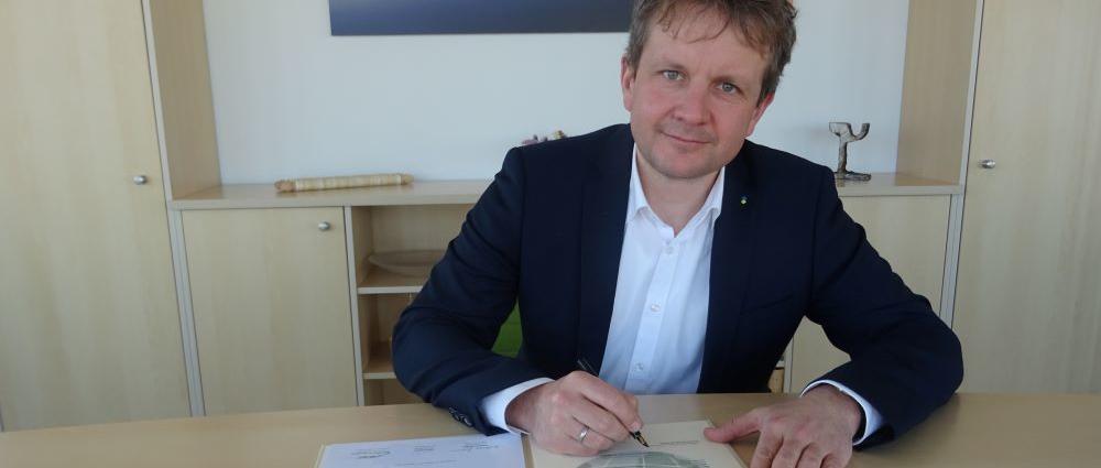 Mit der Unterzeichnung eines Manifestes hat die Landeshauptstadt Schwerin ihre Mitgliedschaft im weltweit größten Städtenetzwerk zum Klimaschutz erklärt.