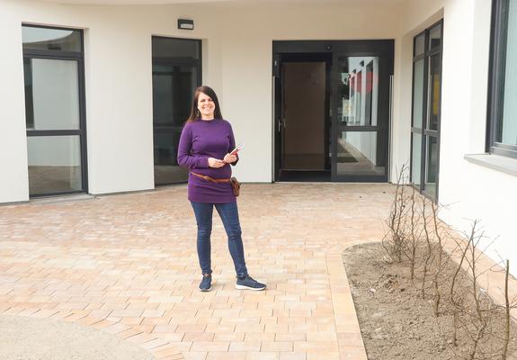 Christina Münster ist Sozialpädagogin und Kulturwissenschaftlerien. Seit dem vergangenen Jahr ist sie verantwortlich für das Projekt Kinder- und Familienzentrum Mueßer Holz (KiFaZ). Hierbei geht es um die Erweiterung von Kitas in den Sozialraum.