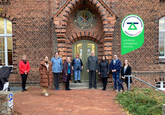 Am 27. Mai 2021 haben das Stift Bethlehem und das Diakoniewerk Neues Ufer gemeinsam ein neues Unternehmen für ihr operatives Geschäft gegründet: Die Diakonie Westmecklenburg- Schwerin gGmbH.