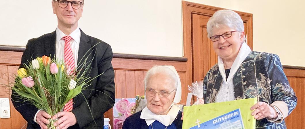 Am 26. Januar 2024 feierte Schwester Esther Ladwig ihren 90. Geburtstag. Gleichzeitig beging sie an diesem Tag ihr 70. Dienstjubiläum als Diakonisse des Stift Bethlehem.
