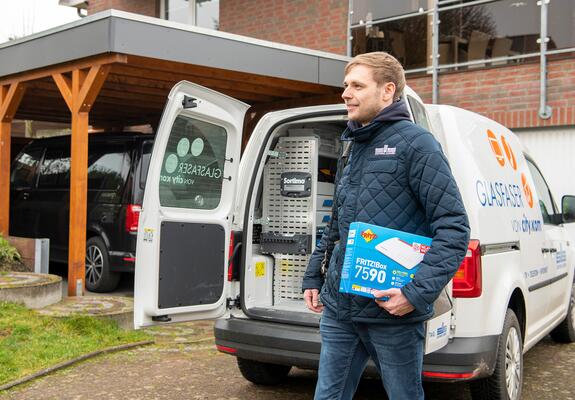 Umfassender Anschlussservice bei den Stadtwerken ohne Zusatzkosten: Der Techniker geht erst, wenn das Internet auf allen Geräten läuft.