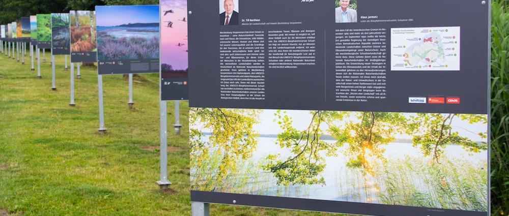 31 großformatige Tafeln mit brillianten Natur und Landschaftsaufnahmen sind am Berta-Klingberg Platz zu sehen