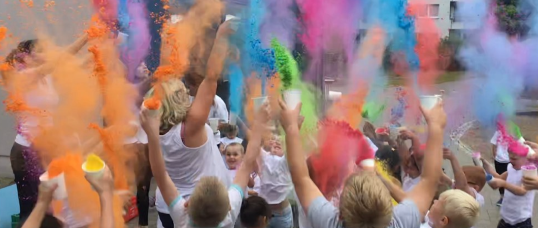 Die vergangene Woche war eine ganz außergewöhnliche für die rund 180 Kinder der Kita und des Hortes „Future Kids”. Den Auftakt machte eine große Party mit Holi-Farben am Montag.