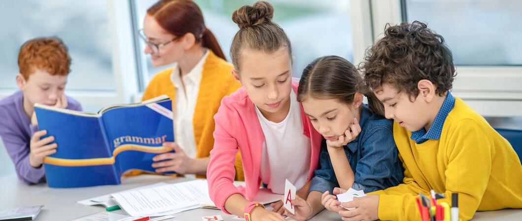 Wenn Kinder Schwierigkeiten beim Lesen und Schreiben entwickeln, sind sie und ihre Eltern oft verunsichert. Hilfen gibt es viele, doch welche ist die richtige? Das LOS Schwerin hat sehr gute Erfahrungen mit Gruppen- statt Einzelunterricht gemacht.