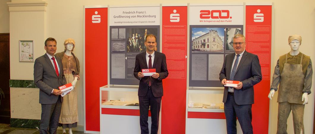 Sparkasse begeht 200-jähriges Jubiläum und präsentiert Flyer und Austellung