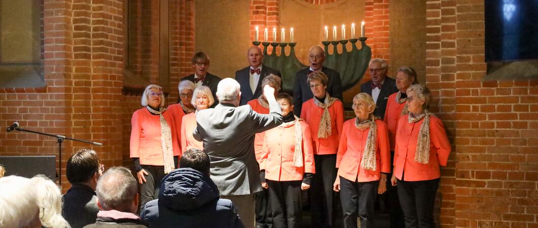 Kürzlich konnte der Postchor Schwerin e.V.  seinen 75. Geburtstag begehen. Die 25 Sängerinnen und 6 Sänger trafen sich zu einer gemütlichen Geburtstagsfeier mit ehemaligen Vereinsmitgliedern und weiteren Gästen.
