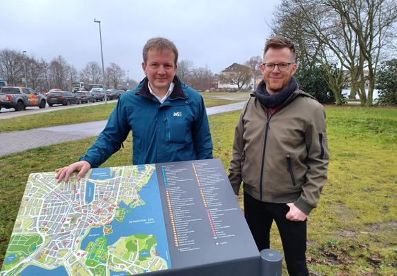 Schwerin bekommt ein neues touristisches Leit- und Orientierungssystem. Es wurde in den vergangenen Wochen schrittweise im gesamten Stadtgebiet installiert.