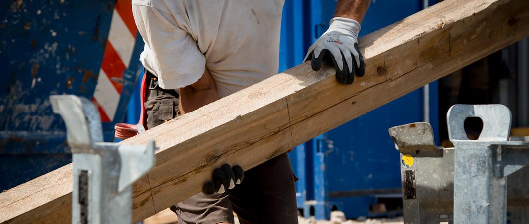 Mehr Kies auf dem Bau: Die Löhne für Bauarbeiter in Schwerin steigen deutlich.