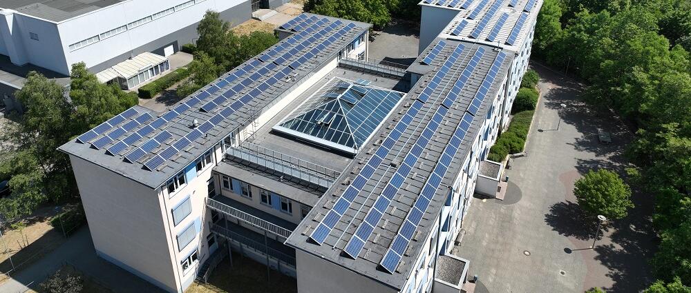 Das Solardach des Schweriner Sportgymnasiums, Foto: Landeshauptstadt Schwerin / Daniel Kraus