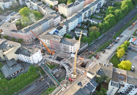 Schwerin • Nicht mehr lange, dann wird das komplexeste Bauprojekt der vergangenen Jahre in Schwerin vollendet. Seit Sommer 2021 wurde die Wallstraßenbrücke gesperrt, dann abgerissen und neu errichtet.