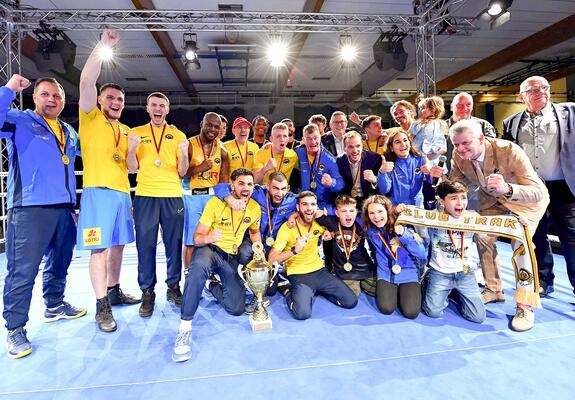 Der Ring ist eröffnet, der Fußball rollt, die Handballschuhe sind festgeschnürt und Volleybälle fliegen in der Halle durch die Luft. Einige Sportler sind bereits in die neue Saison gestartet und für andere Athleten geht es im September los