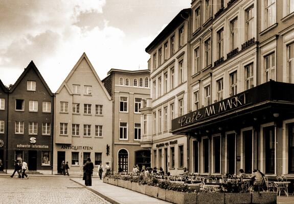 Viele Familienbetriebe bestehen seit Jahrzehnten und begeistern noch heute mit ihrer Arbeit. Einige Traditionsunternehmen übergeben an die nächste Generation, bauen ihr Geschäft weiter aus oder schließen nach langer Zeit ihre Türen.