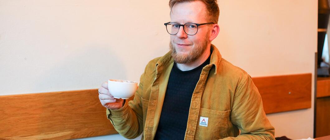 Stefan Purtz (Foto) liebt Landkarten. Als Kind studierte er Atlanten. Als Erwachsener studierte er Wirtschaftsgeografie. Heute hilft ihm sein Wissen darüber, bestimmte Zusammenhänge in Städten zu verstehen, Netzwerke herzustellen und zu pflegen.