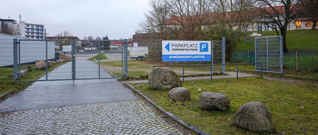 Dass die Anwohner in der Von-Flotow- Straße sauer über den Ausweichparkplatz im Stadion Lambrechtsgrund sind, ist nachvollziehbar.