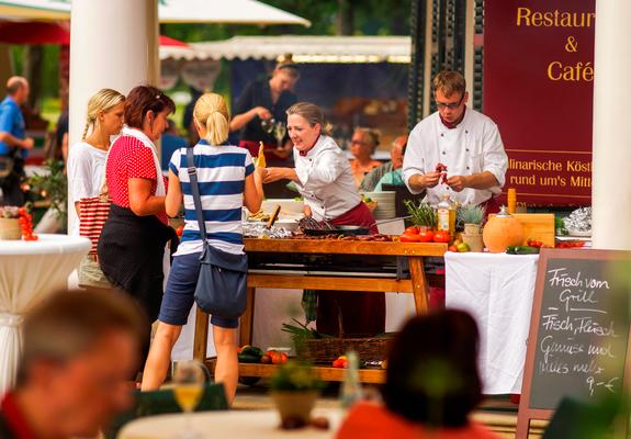Beim GourmetGarten gibt es köstliche Speisen und Getränke rund um den Schlossgartenpavillon, Foto: Christian MOE Möller