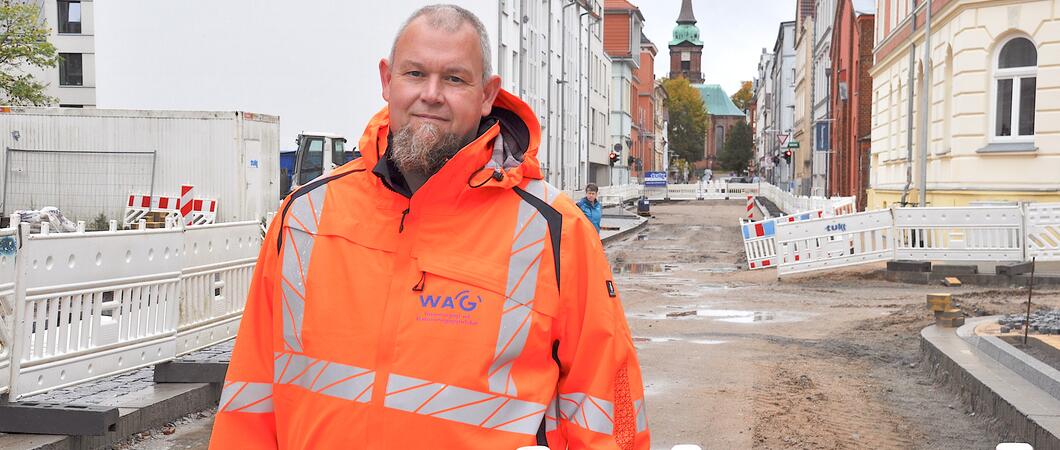 Im Auftrag der Schweriner Abwassertentsorgung (SAE) erfolgten in der Amtsstraße umfangreiche Arbeiten am Kanalsystem. Bis Weihnachten soll die koordinierte Baumaßnahme fertiggestellt sein. Insgesamt floss rund eine Million Euro in das Vorhaben.