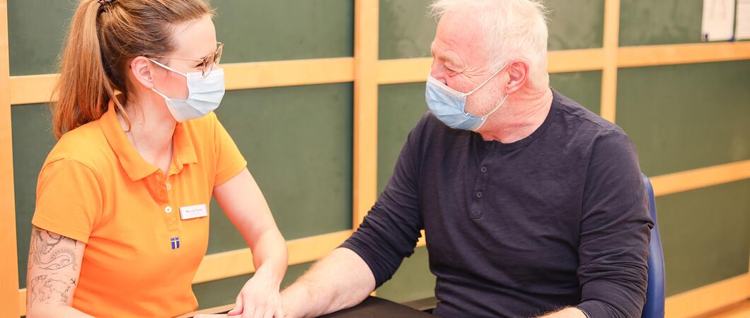 Bei der Handtherapie im Rehazentrum wird Betroffenen geholfen, Foto: maxpress