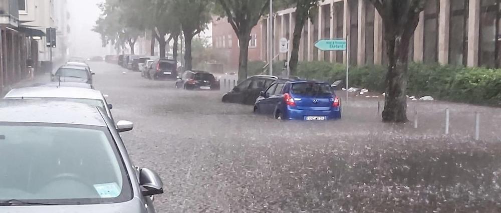 Starkregen, wie er sich Ende August in Schwerin ereignete, und andere extreme Wetter sind die Folgen des weltweiten Klimawandels