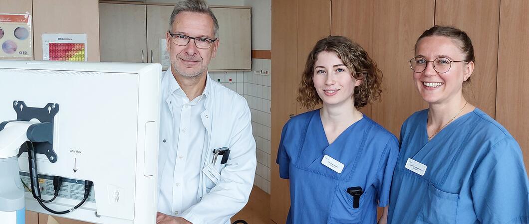 Für Chefarzt Prof. Stefan Zimny (l.) ist die gute Betreuung der Studenten eine Selbstverständlichkeit, Foto: Helios