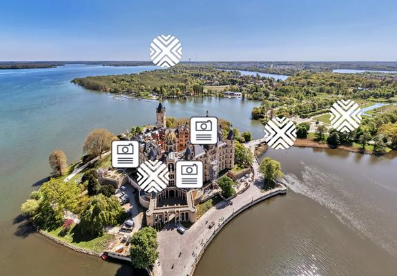 Anfang Mai kreiste eine Drohne über viele Stellen der Stadt, schon Ende Mai waren die Aufnahmen bearbeitet und mit einer Vielzahl von Symbolen versehen – alles für CITYTOGO.Schwerin.