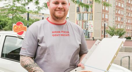Simon Fries ist mit seiner „Call a Pizza“-Filiale in der Rostocker Straße ansässig