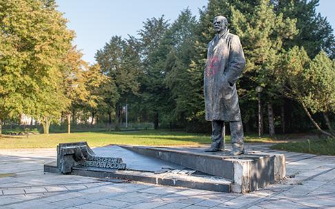 Skulptur-Denkmal Lenin-Hamburger-Alle Grosser-Dreesch-Schwerin c maxpress liste