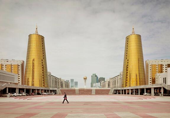 Am „City Park“ der Hauptstadt von Kasachstan, Astana, liegen Gebäude von Ministerien, Foto: Frank Herfort