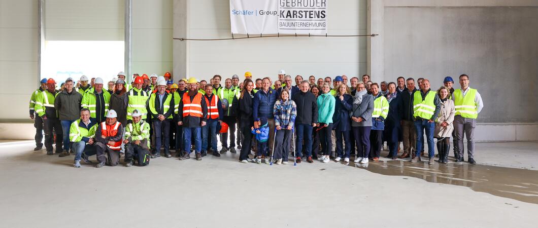 Richtfest in der Carl-Tackert-Straße 21 in Schwerin: Vink Chemicals hat am 22. Mai 2025 die Fertigstellung des Rohbaus für den neuen Produktionsstandort gebührend gefeiert.