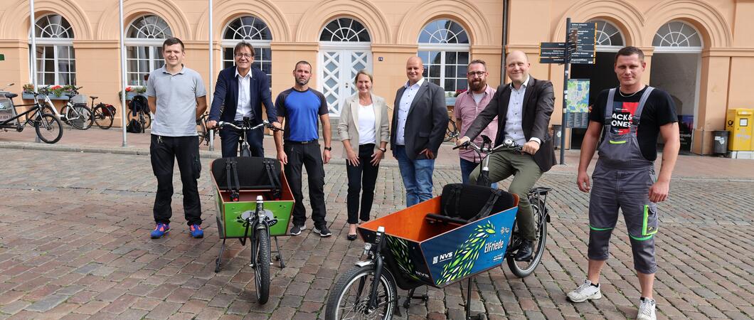 Für ein klimagerechtes Schwerin ist die Landeshauptstadt Schwerin Teil des Reallabors des BMUV-Forschungsprojektes SNAcKS - Lieferverkehr der Zukunft für die Landeshauptstadt Schwerin.