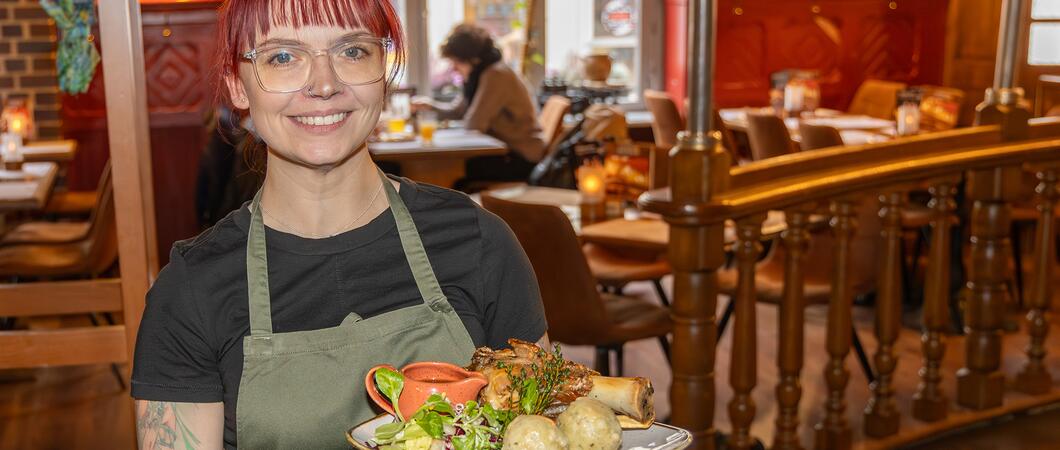 Mit Beginn der Winterzeit schafft auch das Altstadtbrauhaus wieder eine wohlige Atmosphäre. Die Speisekarte zaubert in diesem Jahr viele Highlights und Wohlfühlklassiker