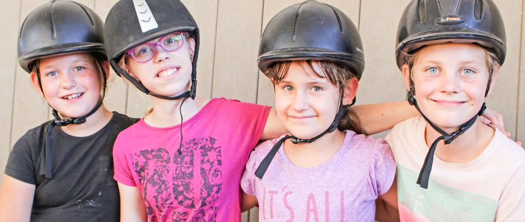 Erinnerung an neue Freundschaften auf dem Reiterhof im Sommer 2018 – auch in diesem Jahr ermöglicht die SWG Kindern aus ihrer Genossenschaft tolle Ferien