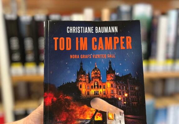 Am 12. September liest Autorin Christiane Baumann in der Stadteilbibliothek Lankow aus „Tod im Camper“, Foto: LHS/Stadtteilbibliothek