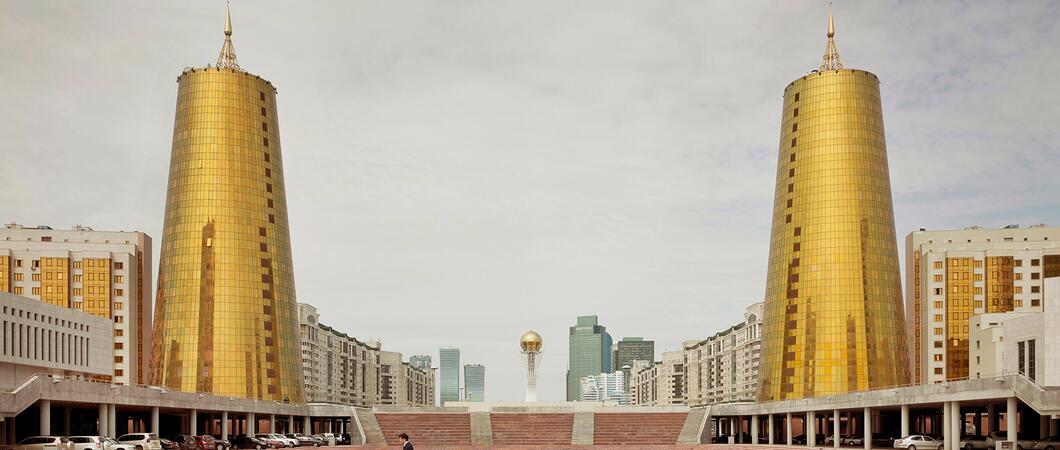 Am „City Park“ der Hauptstadt von Kasachstan, Astana, liegen Gebäude von Ministerien, Foto: Frank Herfort