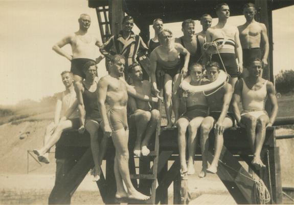 Schuldirektor Dr. Otto Mehr und die Abiturienten des Jahrgangs 1933, Foto: Stadtarchiv Schwerin