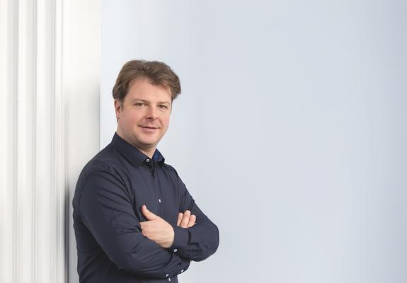 Mark Rohde wird mit Beginn der Spielzeit 2020/2021 neuer Generalmusikdirektor des Mecklenburgischen Staatstheaters