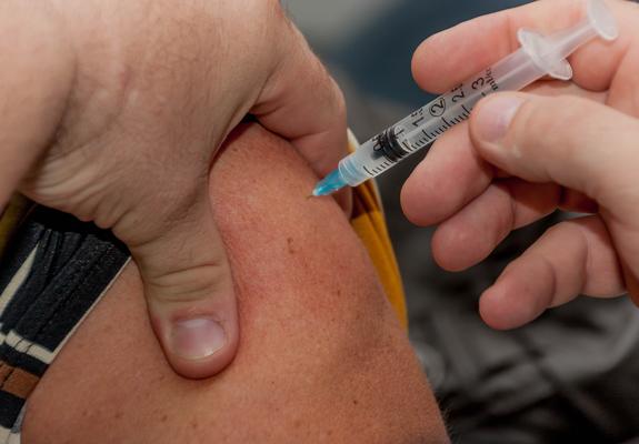 In dieser Woche können in der Landeshauptstadt 1700 weitere Impfungen verabreicht werden. 1522 Impftermine werden im Impfzentrum in der Sport- und Kongresshalle vergeben